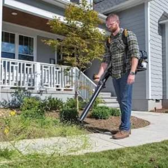 Poulan Pro Blower - Picture 1 of 4